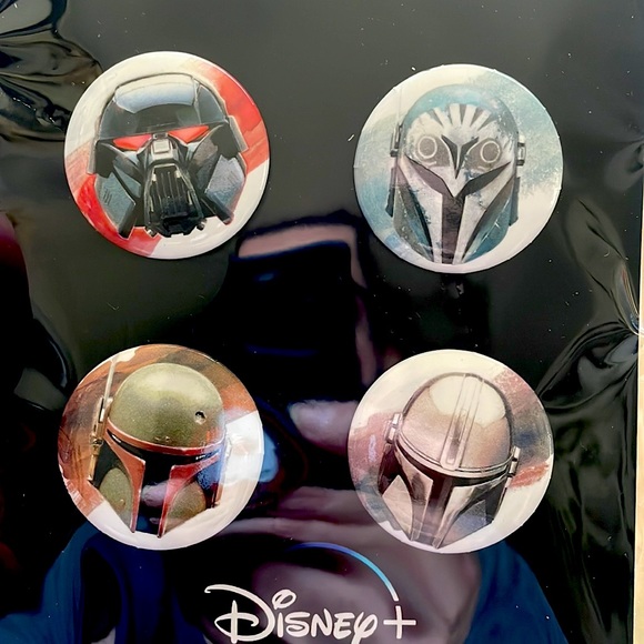 Star Wars The Mandalorian and Boba Fett Disney+ pin set - Picture 3 of 3